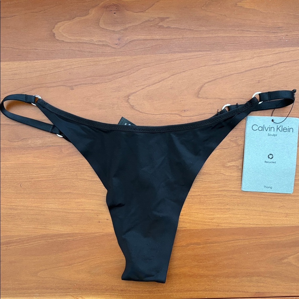 NWT Calvin Klein Black Sculpt Thong
